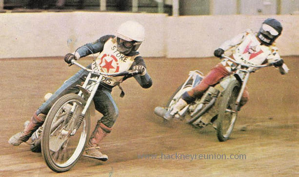 Ian Gledhill leading Vic Harding